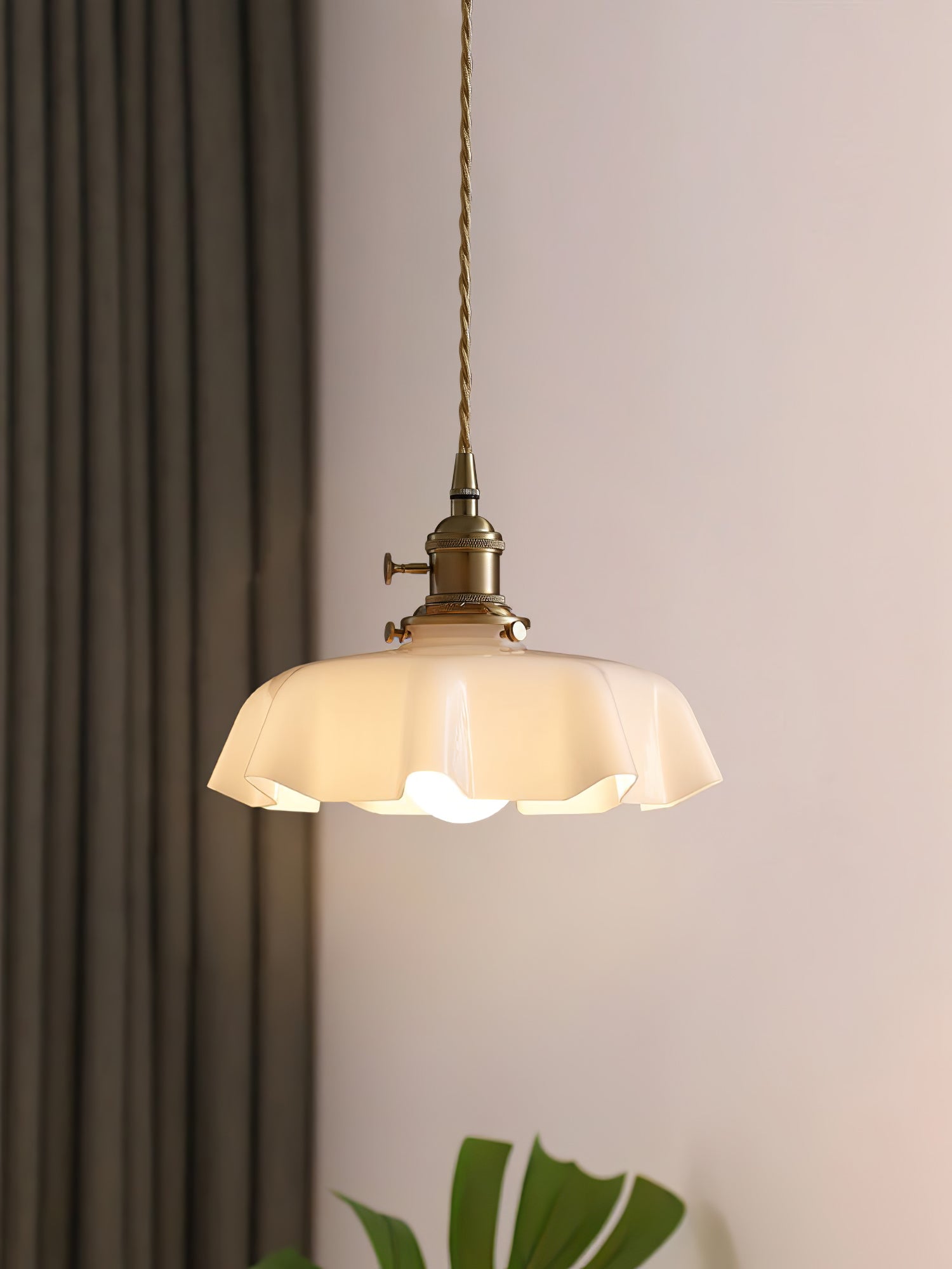 Valdina | Klosz do lampy wiszącej z falistym brzegiem