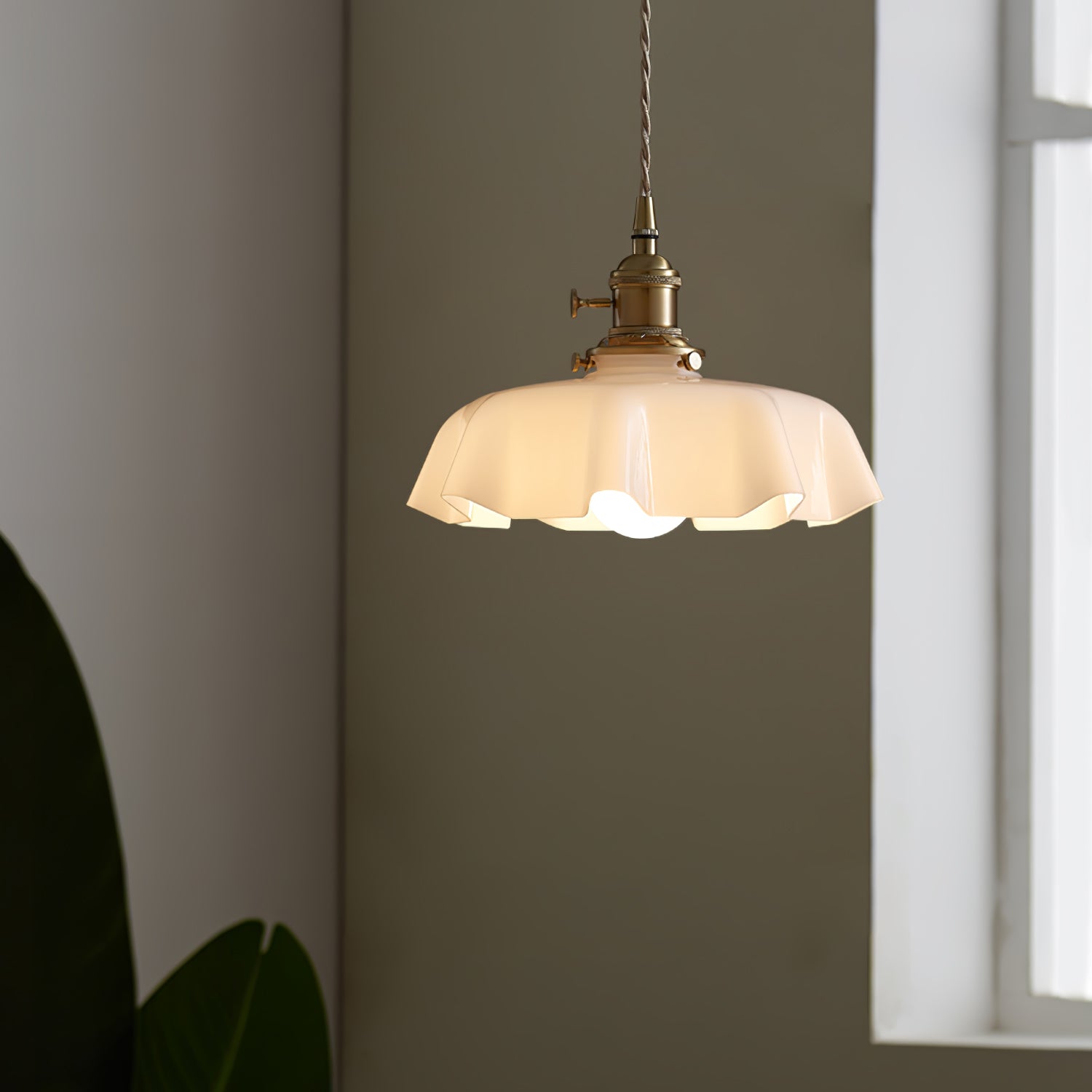 Valdina | Klosz do lampy wiszącej z falistym brzegiem