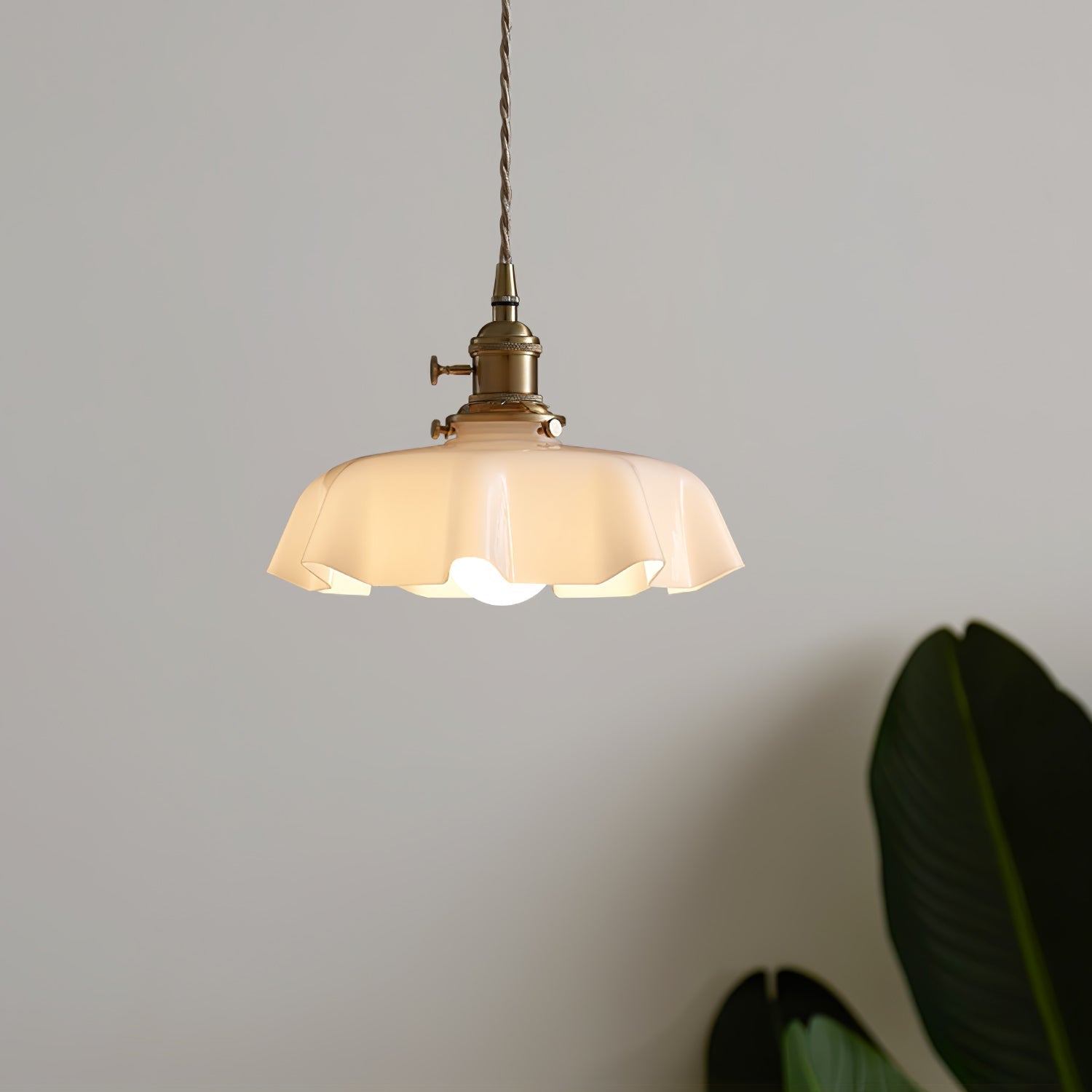 Valdina | Klosz do lampy wiszącej z falistym brzegiem