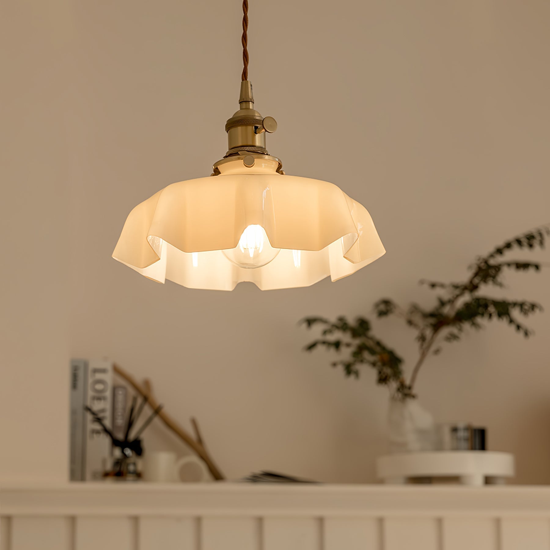 Valdina | Klosz do lampy wiszącej z falistym brzegiem