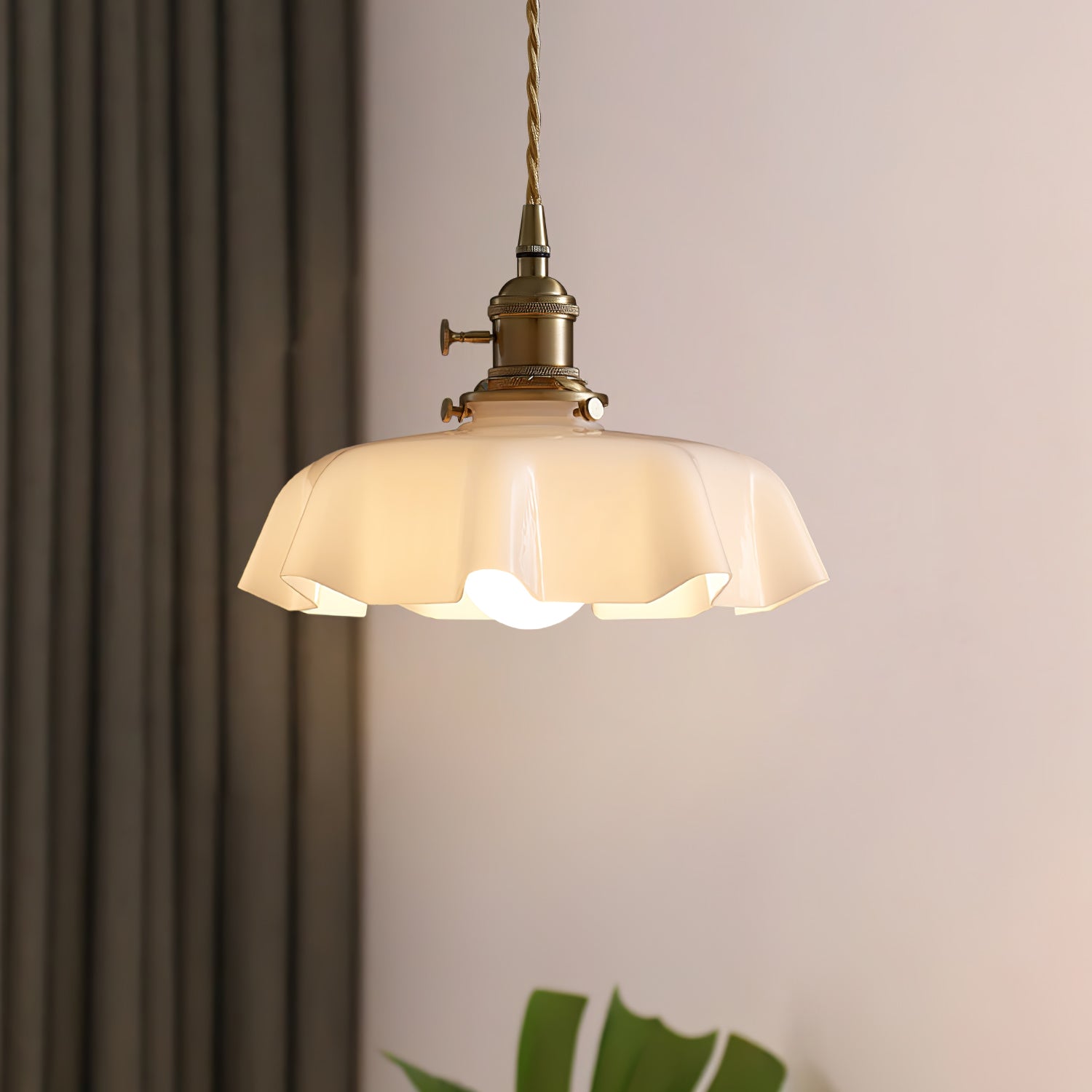 Valdina | Klosz do lampy wiszącej z falistym brzegiem