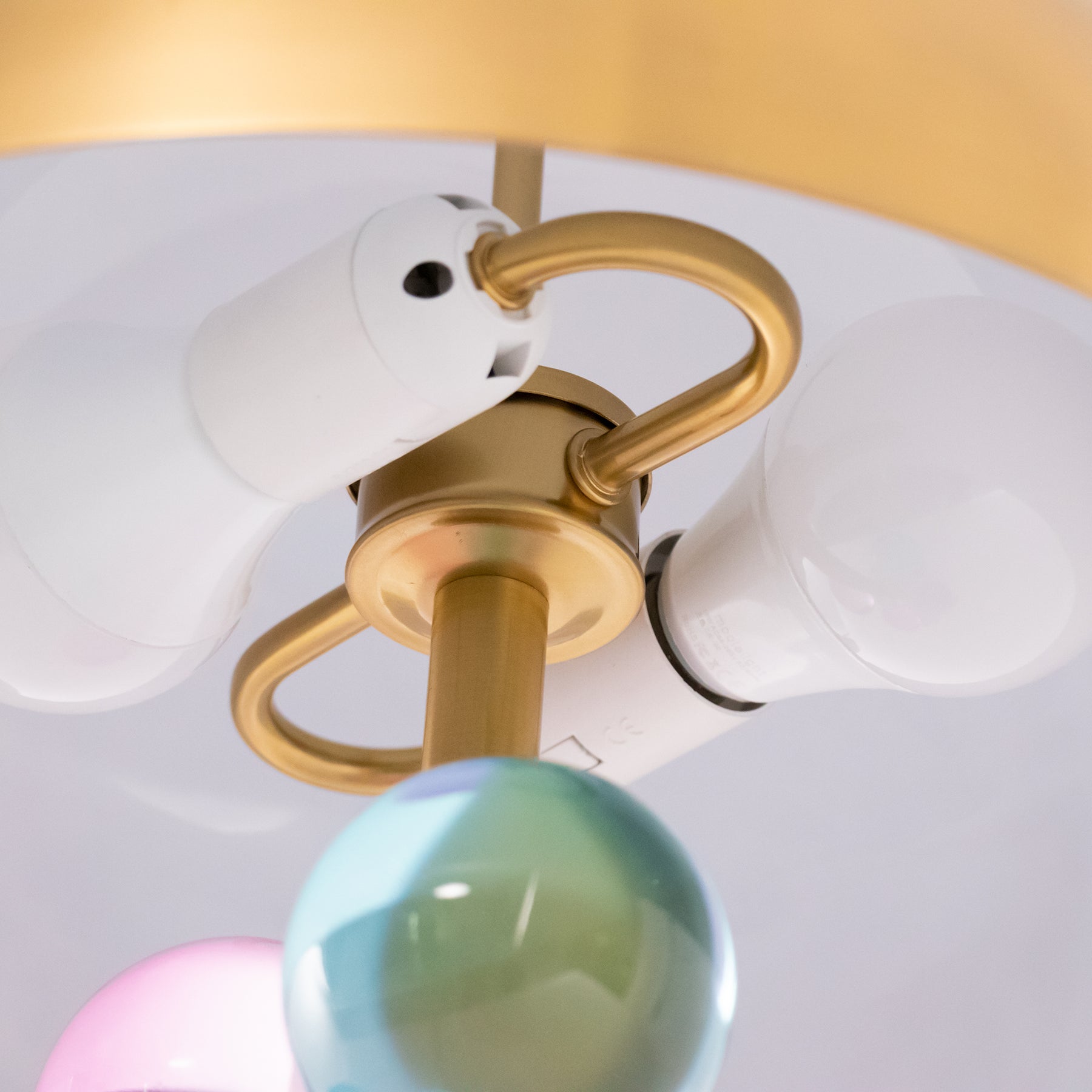 Vera | Lampa stołowa ze szkła marmurowego w stylu retro