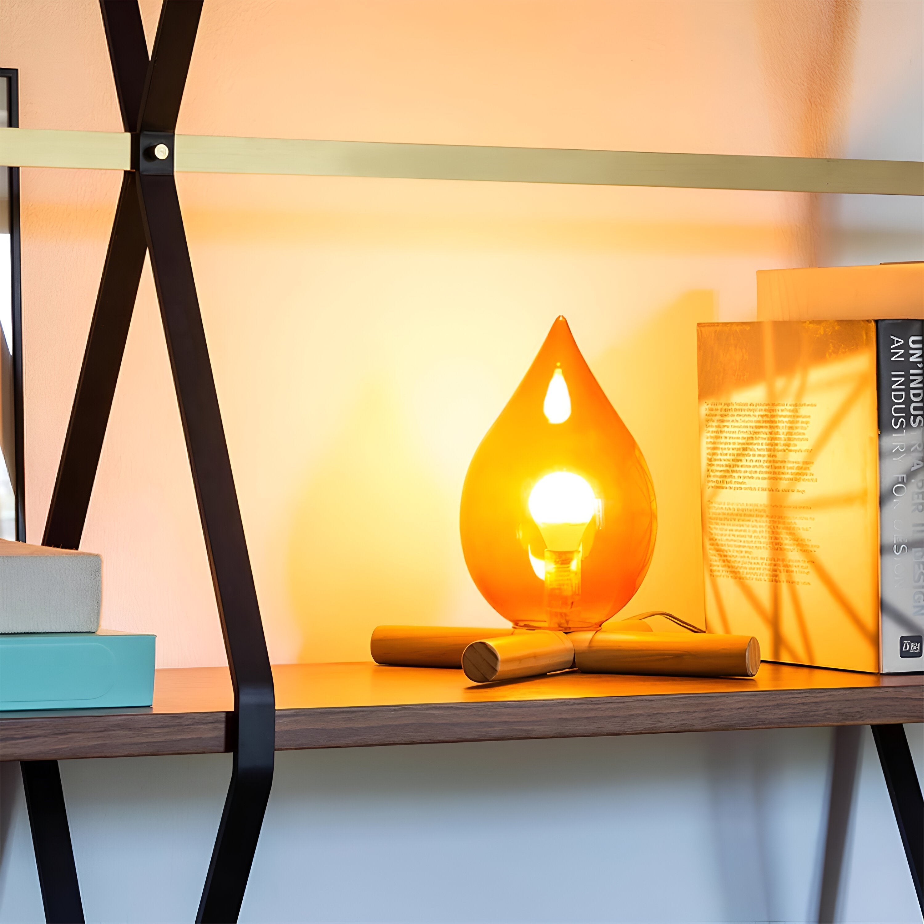 Solwia | Lampa stołowa Feuerlicht w kształcie kropli