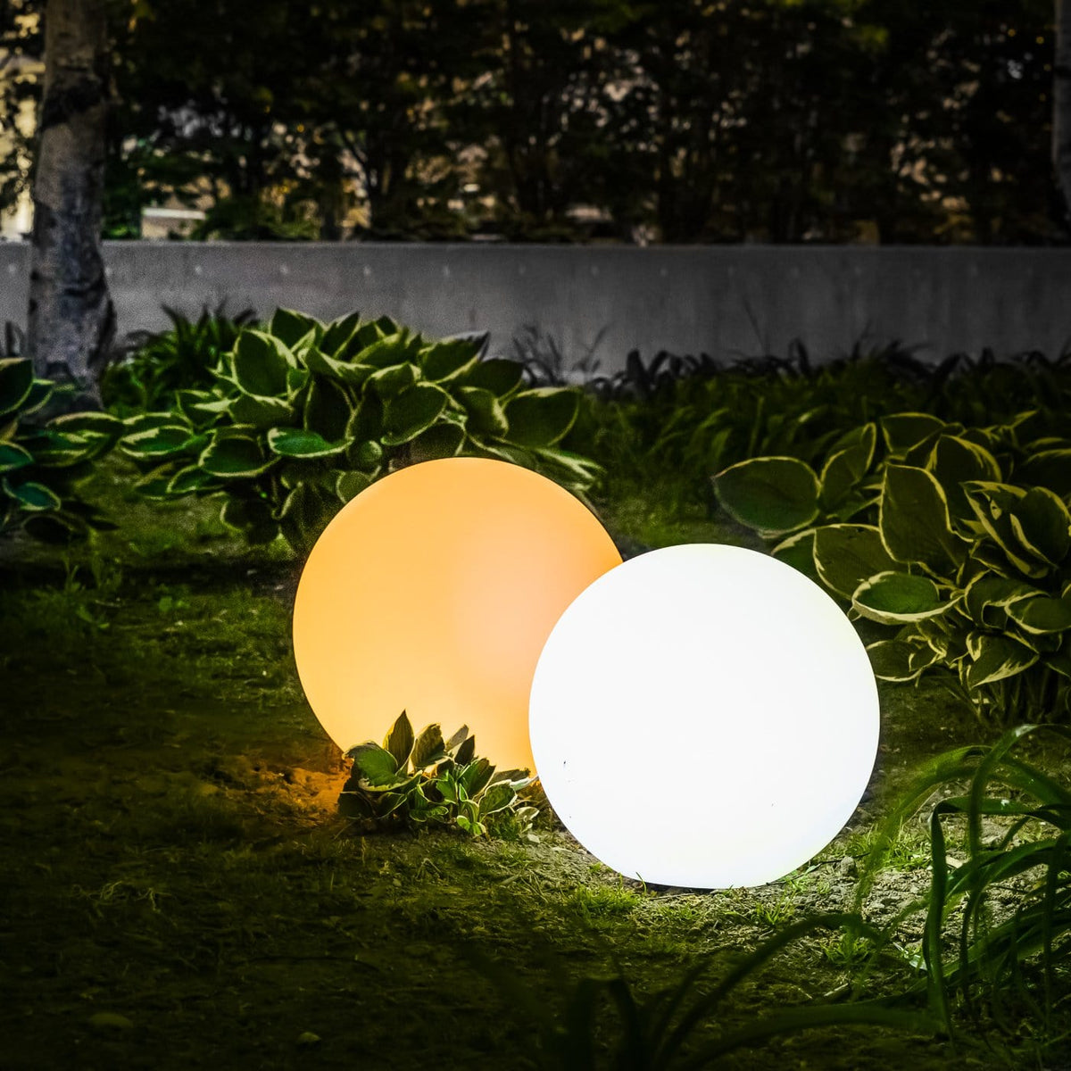 Liora | Lampa solarna LED w kształcie kuli na ścieżkę ogrodową