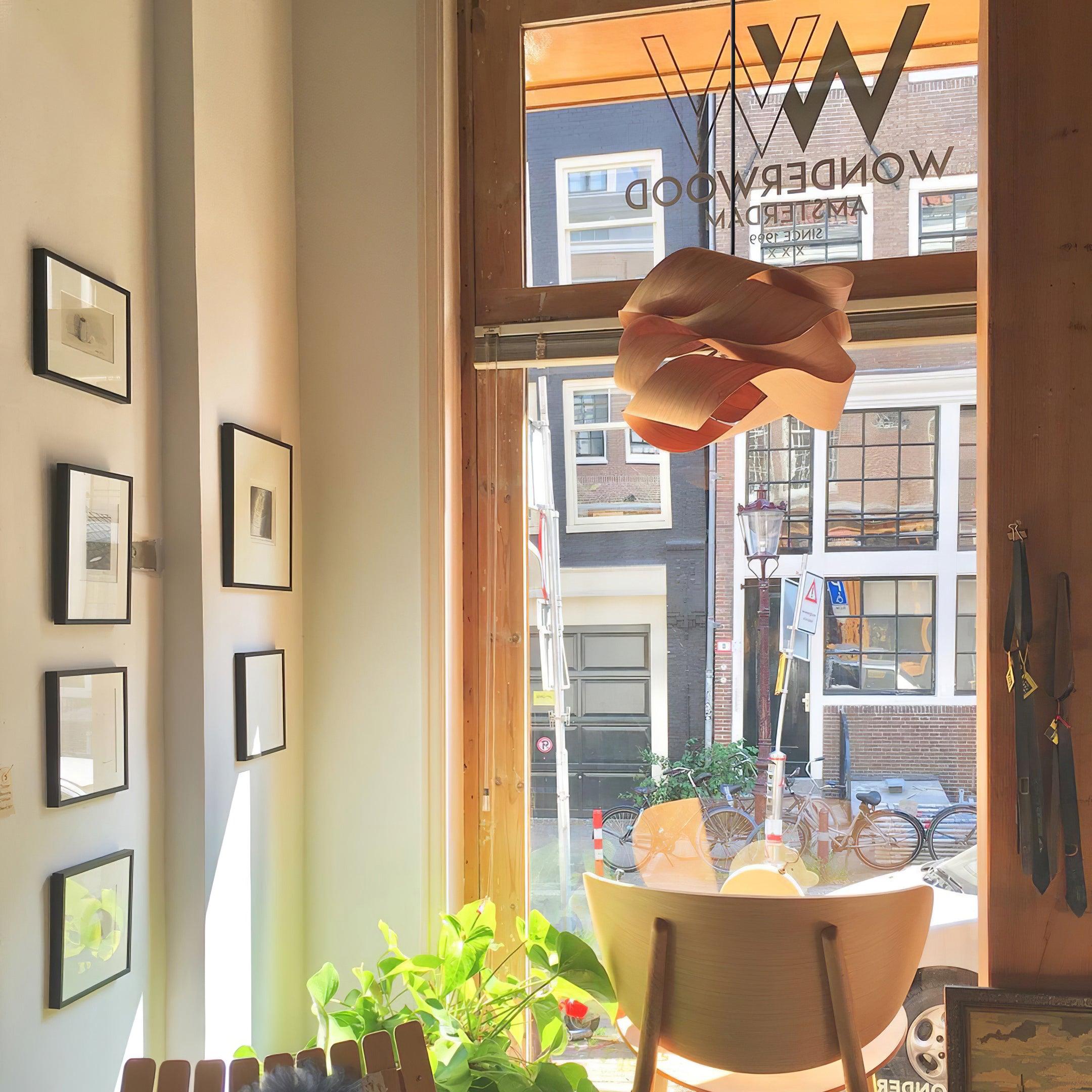 Lirado – designerska lampa wisząca w stylu drewnianym