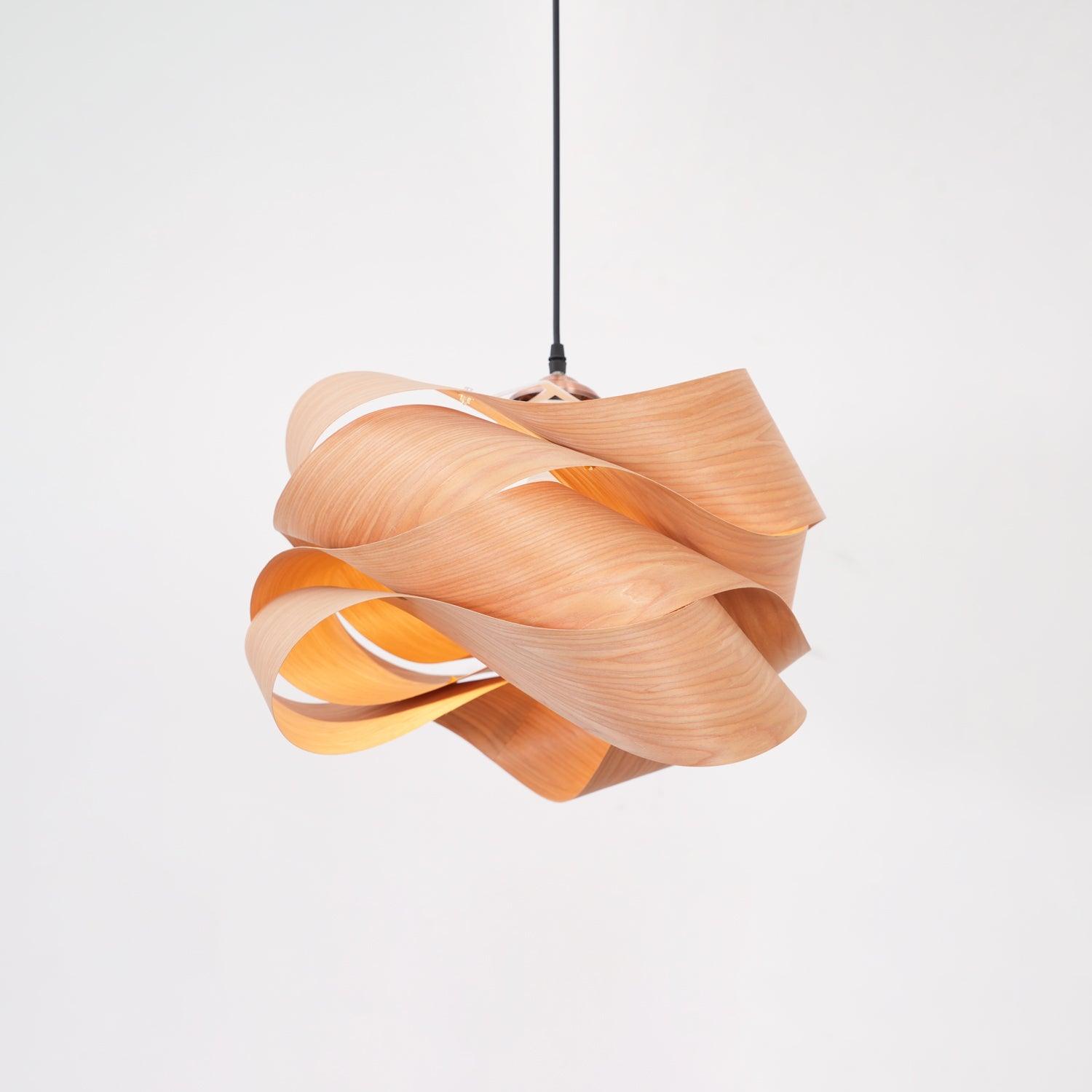 Lirado – designerska lampa wisząca w stylu drewnianym