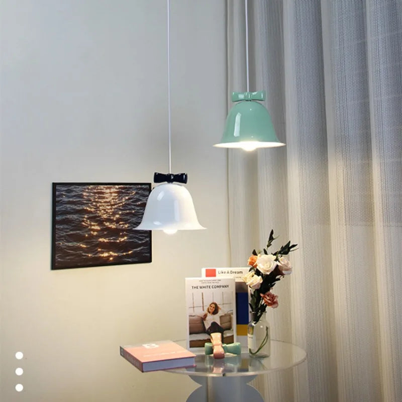 Bellora | Lampa wisząca w kształcie dzwonu z kokardą