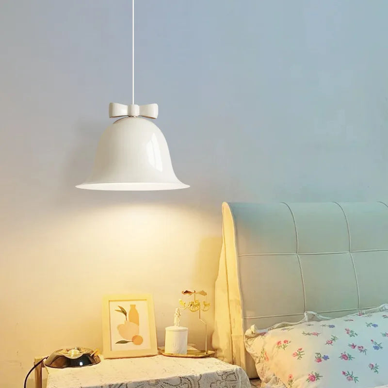 Bellora | Lampa wisząca w kształcie dzwonu z kokardą