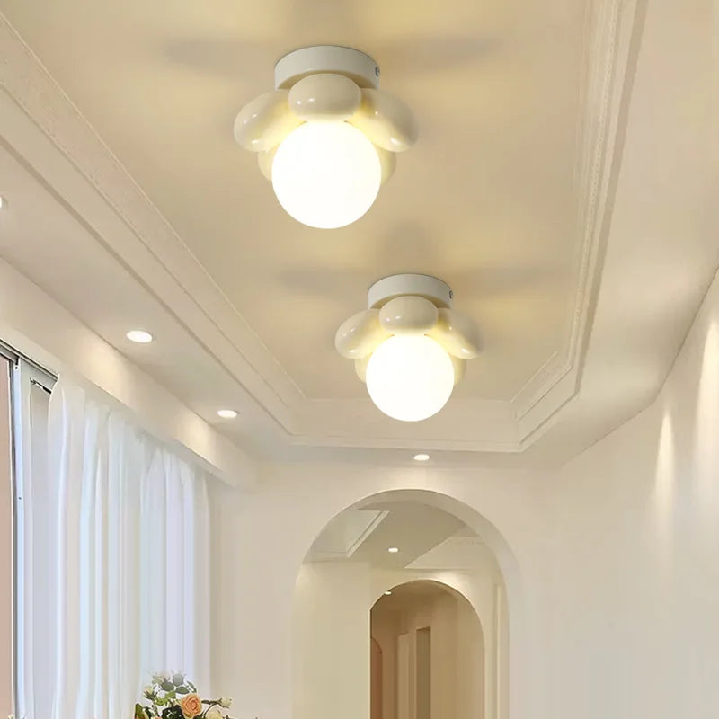 Nordia | Lampa sufitowa szklana Flower w stylu skandynawskim