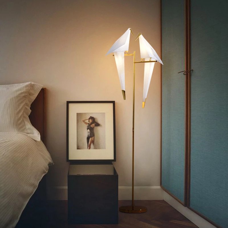 Avelora | Lampa podłogowa w kształcie ptaka origami