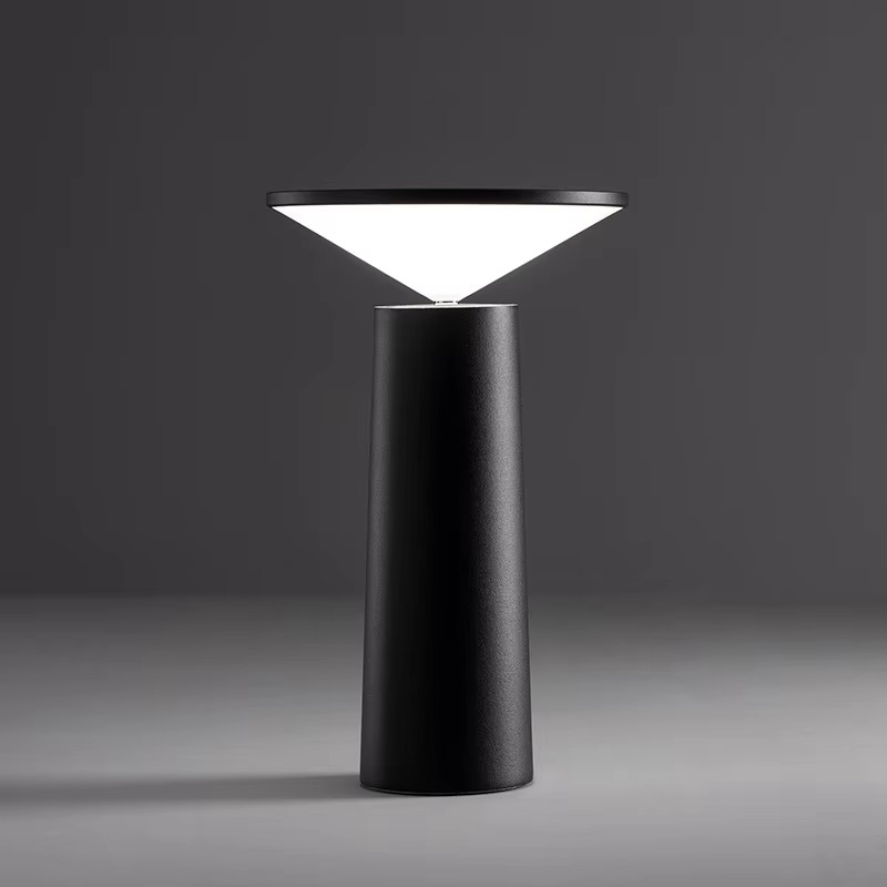 Trivora | Lampa stołowa LED o stożkowym kształcie