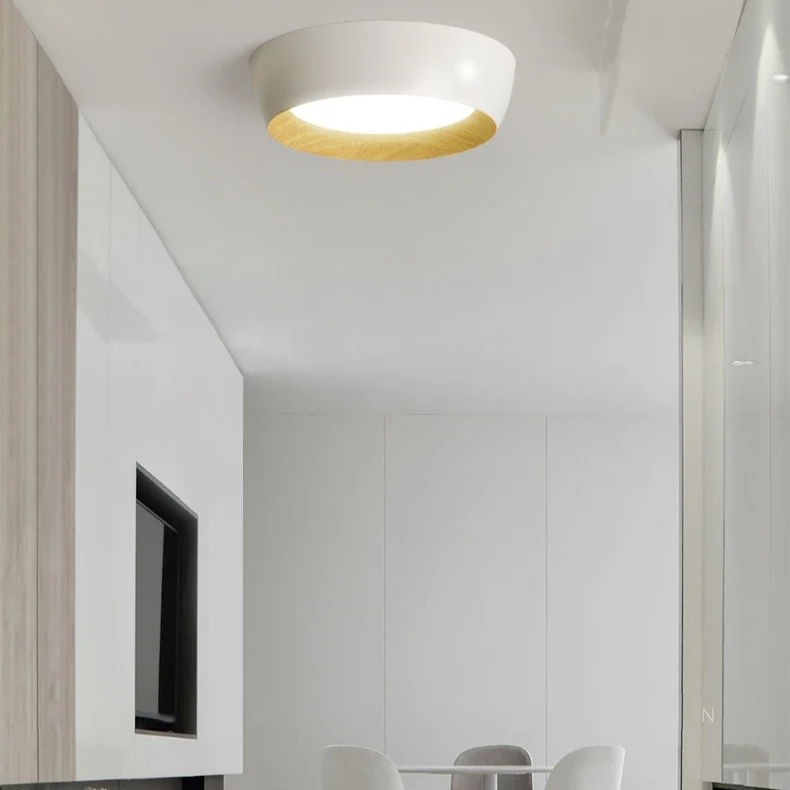 Elandra | Okrągła lampa sufitowa z drewnianymi detalami