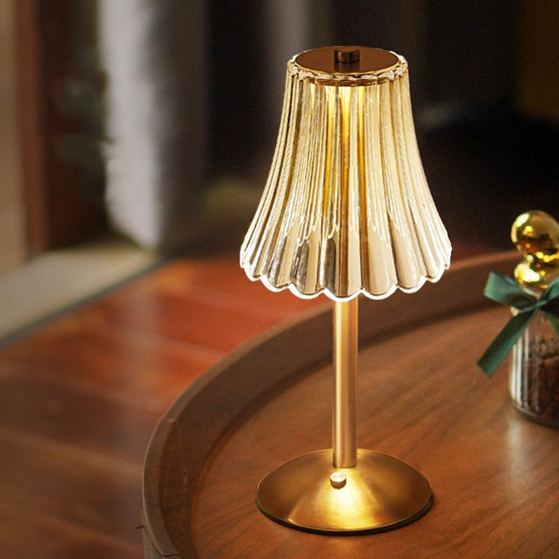 Luminique | Lampa stołowa z karbowanym kloszem szklanym
