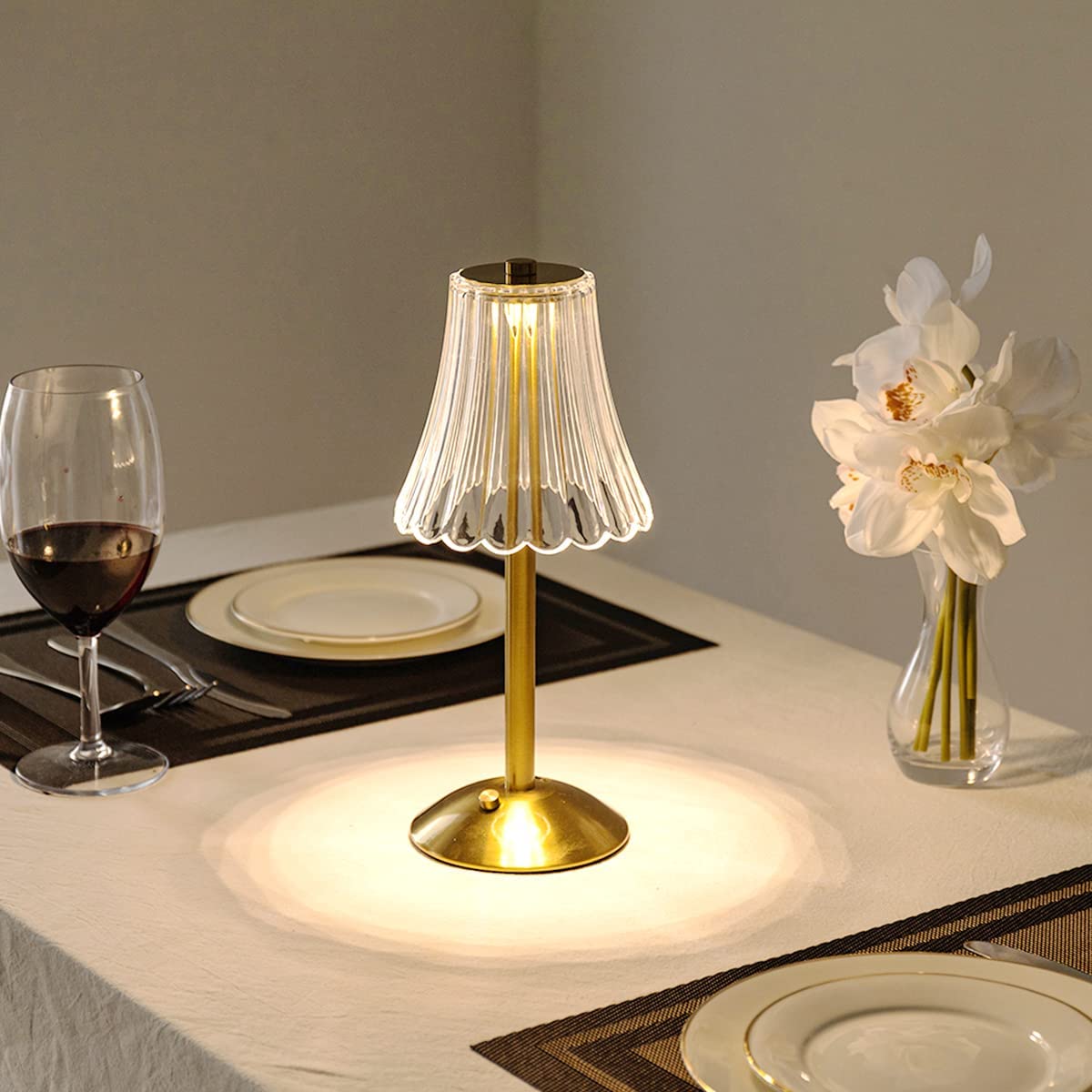 Luminique | Lampa stołowa z karbowanym kloszem szklanym