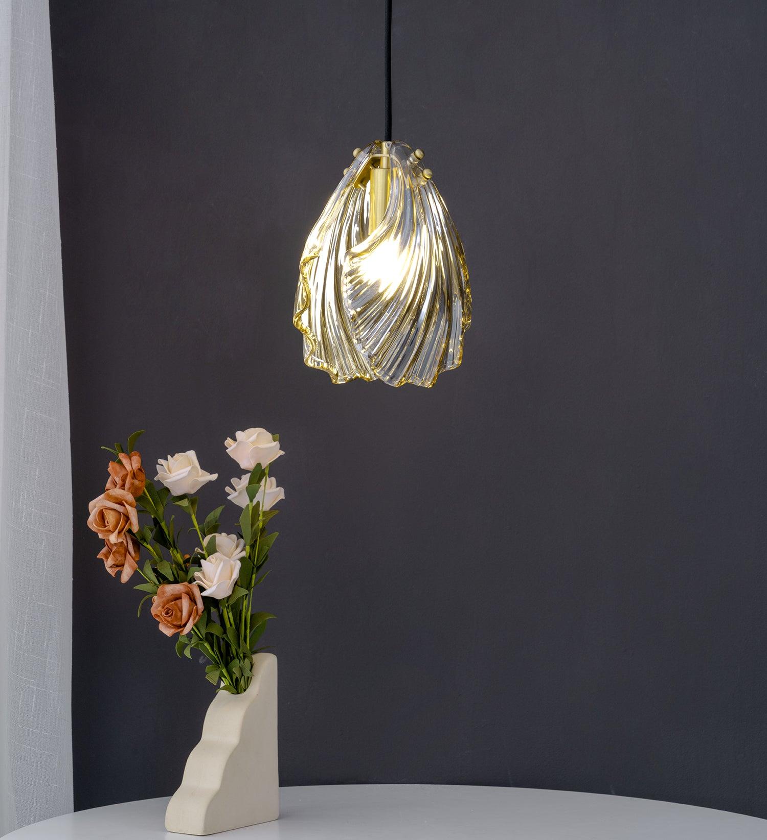 Coralia | Szklana lampa wisząca w kształcie muszli