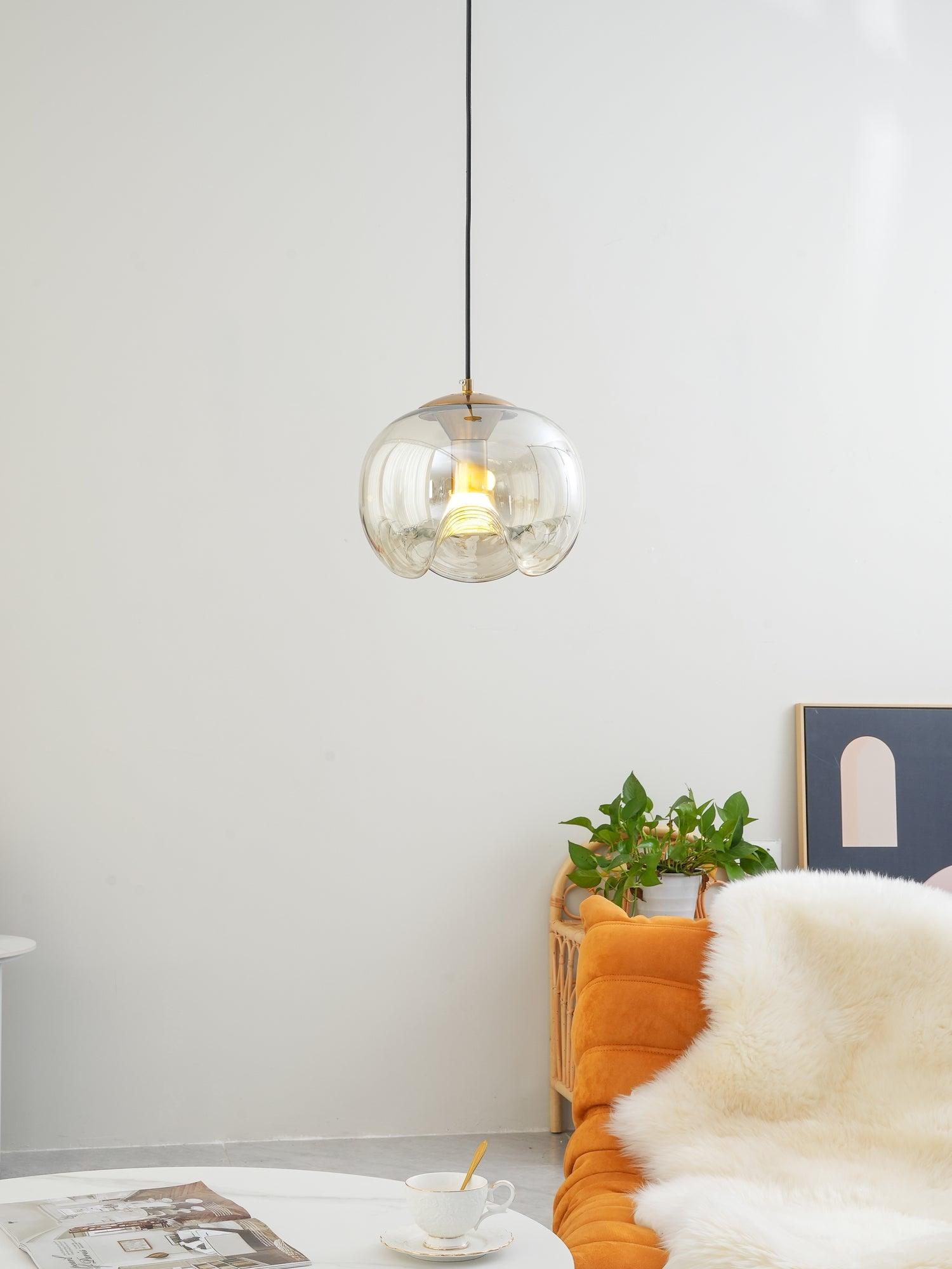 Alviera | Szklana lampa wisząca o rzeźbiarskiej formie