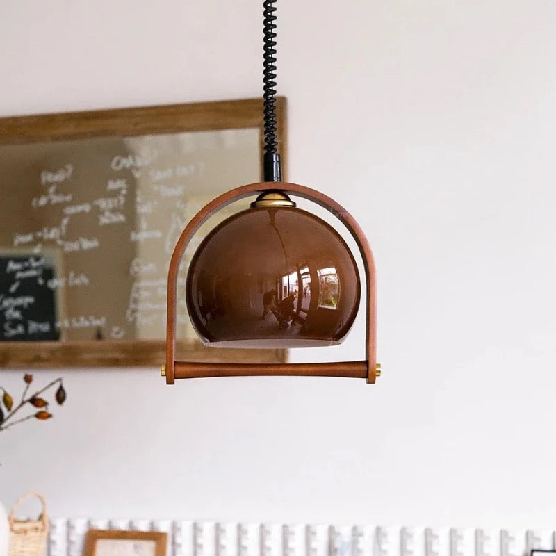 Amira | Kulista lampa wisząca z drewnianą ramą