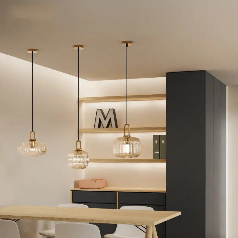 Clarena | Lampa wisząca w stylu szklanym z żłobieniami