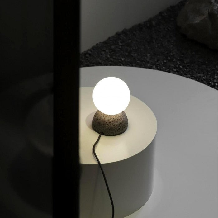 Oriva | minimalistyczna lampa wisząca w kształcie kuli