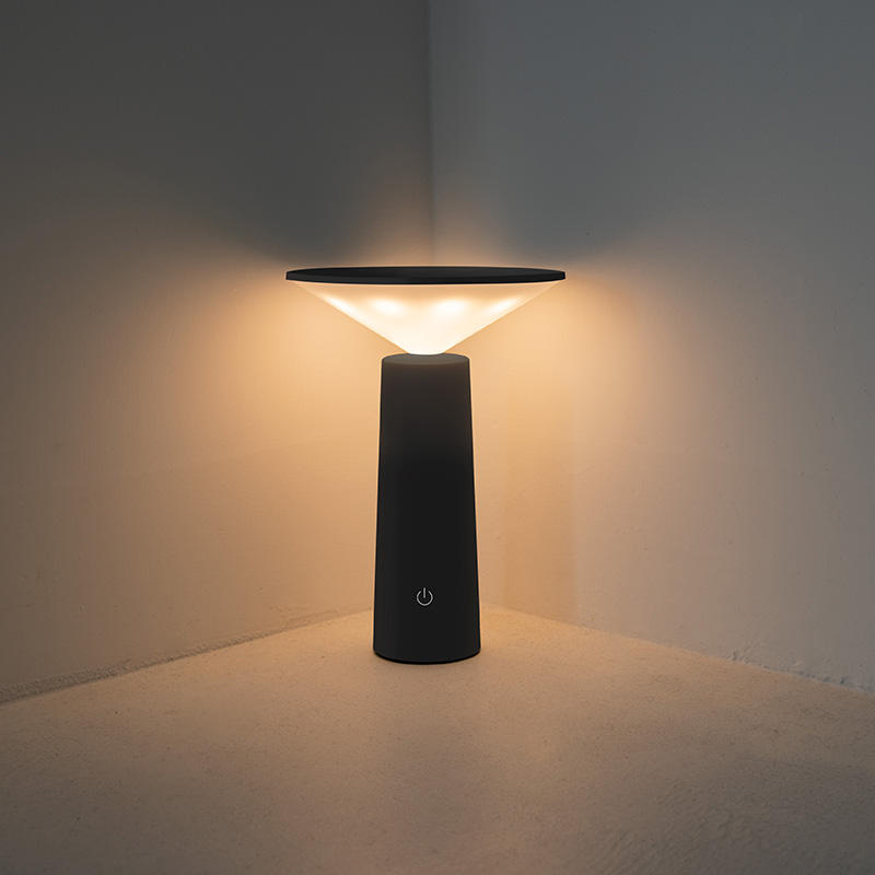 Trivora | Lampa stołowa LED o stożkowym kształcie